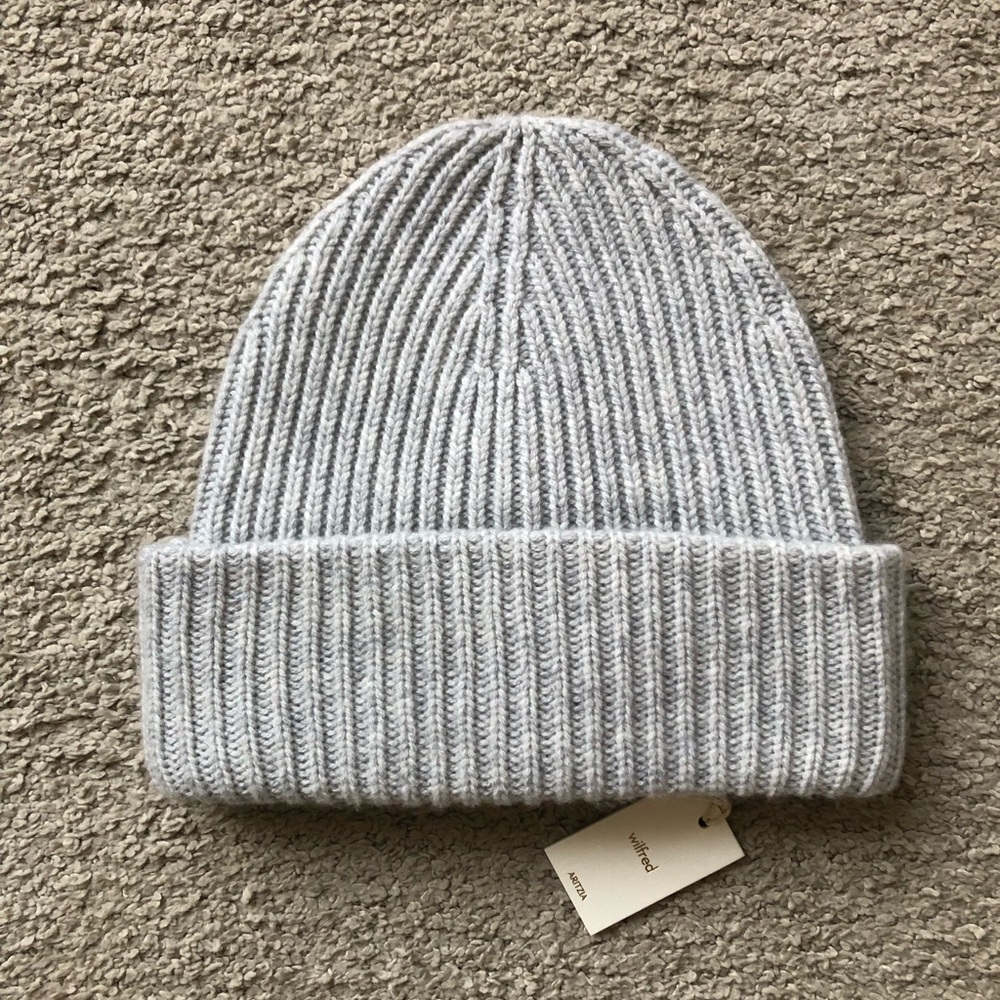 Aritzia- Wilfred Cashmere and wool blend Light Gray Cuffed Beanie